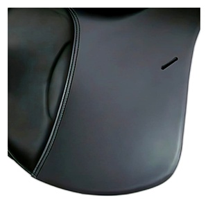 Silla de montar inglesa de cuero negro para doma y salto con estructura de madera y herrajes de latón, logotipo personalizado - Product Image 4