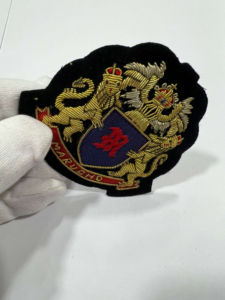 Patch en soie brodé à la main avec logo personnalisé, badges en tissu sergé faits à la main, emballage personnalisé - Product Image 4