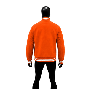 Chaqueta universitaria premium de lana naranja para hombre, chaqueta de béisbol personalizada con letras, con cuello, puños y dobladillo acanalados con rayas blancas. - Product Image 2
