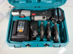 Kit de Herramientas Compacto para Prensar Cables Pro Press |   Mordazas de 1/2”, 3/4” y 1” |   2 baterías - Product Image 2