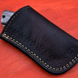 Cuchillo de caza de acero de Damasco con hoja de punta caída y diseño plegable con perilla para el pulgar, ideal para uso en camping al aire libre. - Product Image 6