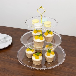 Support à dessert élégant en résine, finition lisse et brillante, avec base solide et stable, idéal pour une présentation élégante des desserts et pour la table. - Product Image 1