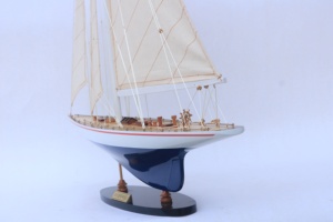 Maqueta de Barco de Vela de Madera Hecha a Mano - Modelo a Escala de Yate de Carreras Histórico Clase J, Decoración para Escritorio de Oficina, Empresarial - Product Image 2