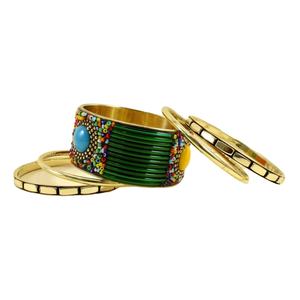 Nouveaux bracelets en métal faits à la main multicolores avec décoration en résine et bijoux pour femmes, article magnifique pour les fêtes - Product Image 1