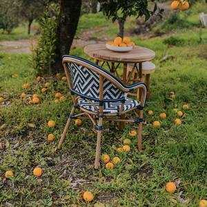 Chaise de bistrot moderne en rotin avec assise tressée et dossier incurvé, mobilier d'extérieur pour café, restaurant, hôtel et terrasse - Product Image 6