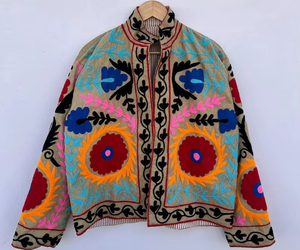 Chaqueta Cotrise Acolchada Reversible Ecológica con Bordado Floral Vintage Estilo Suzani, Abrigo Boho con Frente Abierto |   Otoño/Invierno Orgánico - Product Image 1