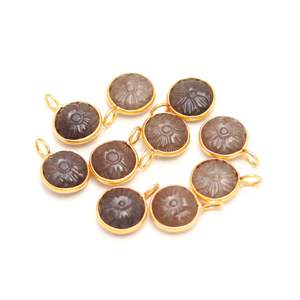 Colgante de Flor Tallada en Piedra Lunar Gris Natural con Baño de Oro Vermeil, Plata de Ley 925, Gema de Piedra Lunar, Joyería de Cristal Curativo - Product Image 6