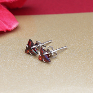 Magnifiques boucles d'oreilles clous en rubis brillants faits à la main, en argent sterling 925, bijoux pour femmes et filles, à porter lors de mariages et de fêtes - Product Image 4