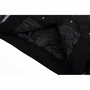 Veste universitaire noire, veste d'hiver, manches en fourrure véritable, corps en laine, options de couleurs d'équipe, veste universitaire pour hommes. - Product Image 6