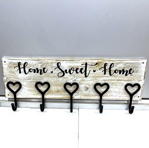 Nuevo perchero individual de hierro blanco con slogan 'Home Sweet Home' y 5 ganchos en forma de corazón, para montaje en pared, almacenamiento en entrada. - Product Image 1