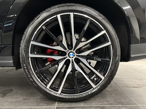 BMW X6 xDrive40d SUV de Lujo Diésel con Tracción en las Cuatro Ruedas, Alto Rendimiento, Auto Alemán Premium, Vehículo Usado y Nuevo para Exportación e Importación, Alta Potencia, Comodidad y Tecnología - Product Image 5