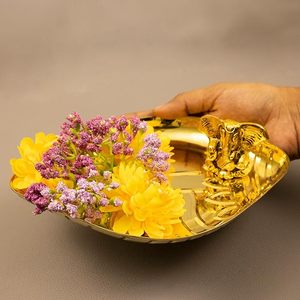Bandeja Decorativa con Hojas Doradas, Elegante Plato para Pooja con Diseño de Hojas Metálicas, Bandeja de Lujo con Acabado Dorado - Product Image 6