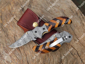 Couteau pliant artisanal en acier Damas - Couteau de poche personnalisé - Manche en bois exotique OEM - Tranchant comme un rasoir - EDC pour l'extérieur avec étui en cuir - Product Image 4