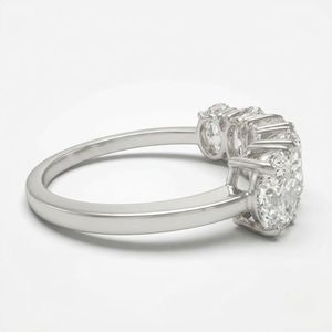Anillo de Diamantes Cultivados en Laboratorio de Corte Ovalado de 2.00CTW en Oro Blanco de 8k, Certificado por IGI, Anillo de Bodas de Cinco Piedras - Product Image 3