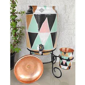 Distributeur d'eau en cuivre à motifs géométriques colorés avec couvercle et ensemble de tasses assorties - Product Image 5