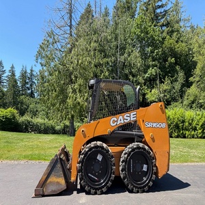 Cargadora compacta con dirección deslizante a precio económico para contratistas que necesitan maquinaria práctica para tareas de movimiento de tierras y paisajismo - Product Image 3
