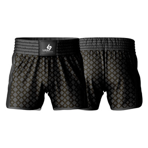 Shorts d'entraînement de Muay Thai et MMA personnalisés LUUK International, logo imprimé sur le devant, 100% polyester, extensibles dans quatre directions, ajustés - Product Image 3