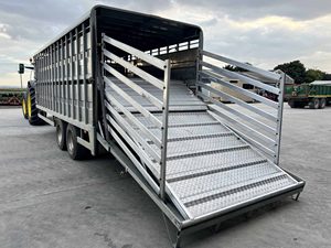 Remolque Ganadero de Eje Único Resistente para Ovejas, Tamaño Personalizado, Capacidad de Carga de 2000 kg, Diseño Flexible para Ganado Vacuno, Ovejas y Cabras - Product Image 2