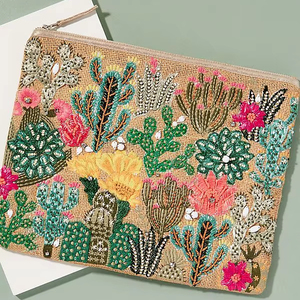 Monedero Artesanal de Cactus con Cuentas Florales, Diseño Desértico, Bolsa Abierta, Cartera Pequeña, Bordado de Cuentas, Mini Clutch Elegante de Tyvek - Product Image 1