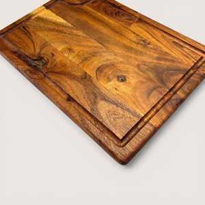 Planche à découper en bois d'acacia avec rainure pour les jus et poignée, plateau de service rustique - Product Image 3