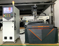 Machine de fraisage CNC pour le bois 4x8 3 axes 1325 ATC avec changeur d'outils automatique pour la fabrication de meubles en panneaux
