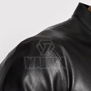 Veste d'hiver contemporaine avec extérieur en cuir résistant, doublure confortable et look moderne pour l'extérieur - Product Image 4