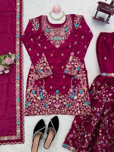 Lanzamiento del Nuevo Conjunto de Fiesta de Diseñador: Top, Sharara y Dupatta de Georgette Pesado con Estampado de Estrellas - Product Image 6