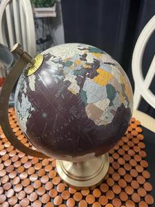 ลูกโลกโลหะงานฝีมือแบบดั้งเดิม พร้อมทวีปที่แกะสลักด้วยมือ และฐานเหล็กหล่อที่แข็งแรงทนทานเพื่อคุณภาพที่ยั่งยืน - Product Image 3