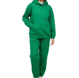 ชุดวอร์มมีฮู้ดสีพื้นสำหรับผู้ชาย – ชุดเสื้อสเวตเชิ้ตและกางเกงจ็อกเกอร์แบบเรียบพร้อมโลโก้สั่งทำ ชุดลำลองสำหรับเล่นกีฬาแบบสองชิ้น - Product Image 2