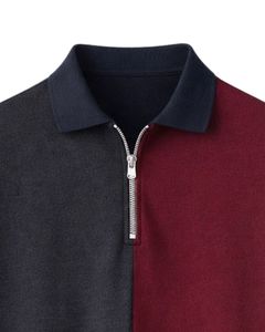 เสื้อโปโลผู้ชายแบบครึ่งซิปสั่งทำจากโรงงาน สีดำชาร์โคล สีแดงเลือดหมู และสีเทาอ่อน แบบคัลเลอร์บล็อก แขนสั้น ผ้าถักลำลอง รับผลิตแบบ OEM - Product Image 4