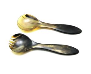 Ensemble de 2 cuillères à salade en corne, design élégant, fabriquées à la main à partir de corne de buffle naturelle, à prix abordable. - Product Image 1