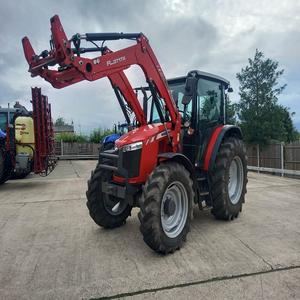 Tracteur Massey Ferguson 5711 d'occasion de qualité supérieure, prêt pour les travaux agricoles lourds, offrant une efficacité moteur élevée et une fiabilité garantie. - Product Image 1