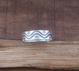 แหวนเงินแท้ 925 ประดับดาวบนวงแหวน ดีไซน์เรียบง่าย สไตล์มินิมอล เหมาะสำหรับงานแต่งงาน หรืองานปาร์ตี้ - Product Image 2