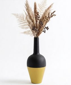 Florero Decorativo Metálico Hecho a Mano con Textura Amarilla y Negra para Decoración del Hogar y Oficina, en Venta al Mejor Precio - Product Image 1