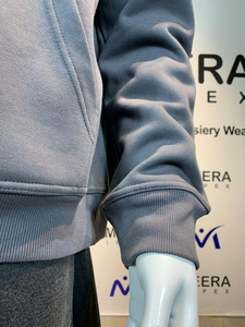 เสื้อฮู้ดดี้ผู้ชายสีดำล้วน ดีไซน์ใหม่ปี 2026 ปักลายริบบิ้นสีขาว ทรงปกติ แขนยาว เหมาะสำหรับฤดูหนาว - Product Image 4