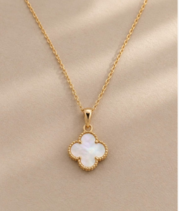 Collier pendentif trèfle à quatre feuilles couleur or avec breloque en nacre, bijou pour cadeau et usage quotidien - Product Image 3