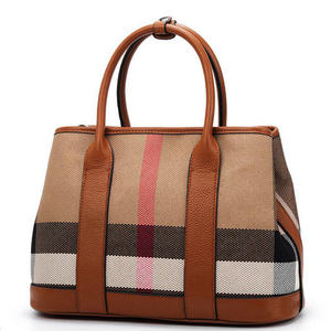 Bolso de mano con revestimiento de lona de diseñador de lujo de primera calidad, bolso de hombro con letras de doble cara de gran tamaño para mujer - Product Image 2