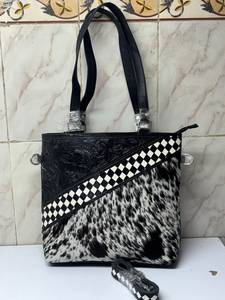 Nouveauté : Sacs fourre-tout et sacs à bandoulière en cuir de vachette véritable 100% à poils, motif à carreaux style occidental, avec motifs floraux gravés à la main - Product Image 1