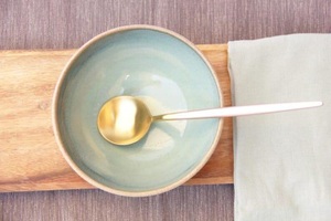 Tazón de cerámica artístico para fideos, con esmalte efecto olas del océano, base en espiral hecha a mano, tamaño profundo y generoso, resistente al calor y duradero, para la mesa de comedor. - Product Image 6