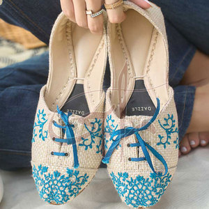 Chaussures artisanales écologiques légères à lacets avec empeigne en jute, design plat et détail torsadé - Product Image 4