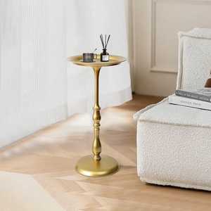 Mesa de Centro Moderna de Latón con Tapa de Mármol Blanco, Diseño Decorativo con Lazo, Accesorios de Muebles de Lujo, Mesa Metálica con Acabado Dorado - Product Image 6