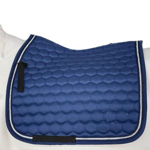 Tapis de selle en tissu sergé de polyester matelassé alvéolé absorbant les chocs pour dressage équin - Product Image 1
