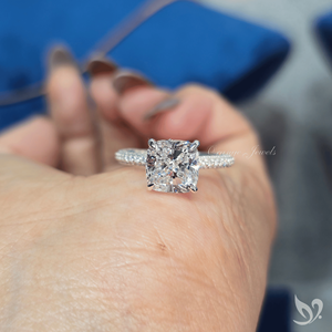 Anillo de Boda con Diamante Cultivado en Laboratorio de Corte Cojín de 3CT, Certificado IGI, Banda Pavé de Tres Hileras, Centro Cuadrado Grande, Romántico y Lujoso, Oro Blanco de 10K - Product Image 5