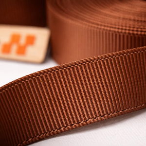 ริบบิ้นโกรเกรนทอแบบกันหดขนาด 15 มม. คุณภาพพรีเมียม ผลิตจากโพลีเอสเตอร์ 100% สำหรับตกแต่งเสื้อผ้า ห่อของขวัญ งานฝีมือ และบรรจุภัณฑ์ - Product Image 1