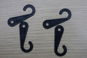 Crochets en plastique rentables de haute qualité pour l'affichage de chaussettes et de vêtements fabriqués au Vietnam - Product Image 6