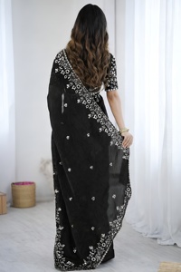 Sari de Chifón Fandy con Bordado Elegante y Aspecto Lujoso, Adornado con Lentejuelas de 3 mm, con Blusa Bordada con Lentejuelas - Product Image 4