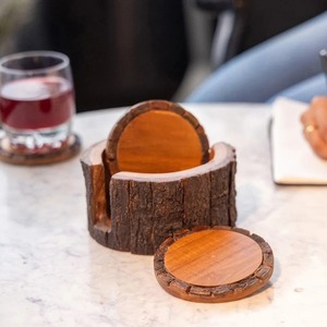 Sous-verres ronds en bois faits à la main, finition bois naturel, antidérapants, design Wabi Sabi, tapis et dessous de plat - Product Image 2