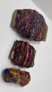 Hilo de Seda de Sari Reciclado en Bola, Multicolor, Hilado a Mano para Tejer, Crochet y Manualidades Textiles - Product Image 3