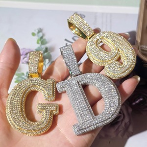 จี้เพชรโมอิสซาไนต์ทรงใหญ่แบบ Iced Out ตัวอักษรจัมโบ้ เงินแท้ 925 จี้ตัวอักษรสั่งทำพิเศษ และเครื่องประดับเพชรอื่นๆ - Product Image 3