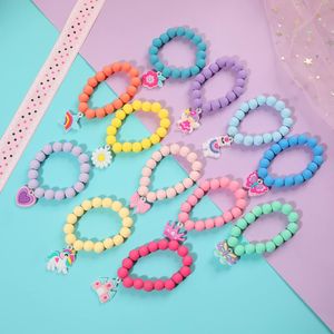 Braccialetti con perline arcobaleno e ciondoli a forma di unicorno, farfalla e coniglietto, gioielli colorati, bomboniere per feste per bambine, articoli da regalare in cestino - Product Image 4